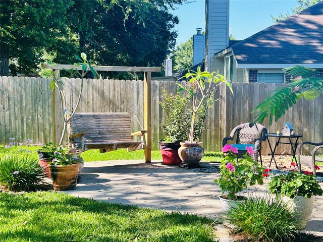 242 Sunset Path N, Conroe, TX 77316