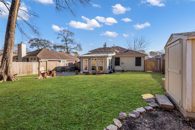 242 Sunset Path N, Conroe, TX 77316