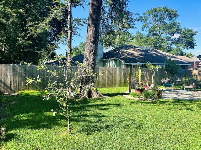 242 Sunset Path N, Conroe, TX 77316