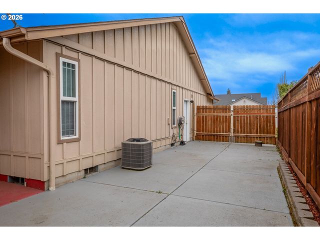 1265 NAPA CREEK Dr, Eugene, OR 97404