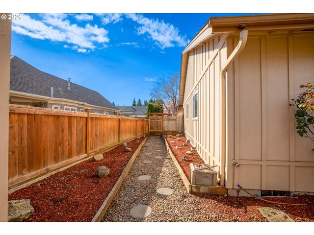 1265 NAPA CREEK Dr, Eugene, OR 97404