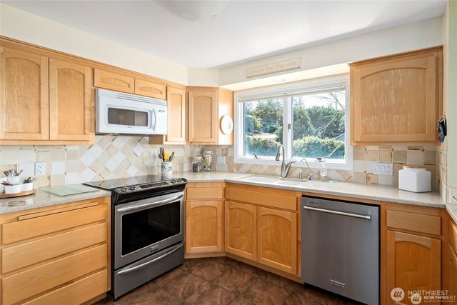 1505 West Beach Road, Oak Harbor, WA 98277