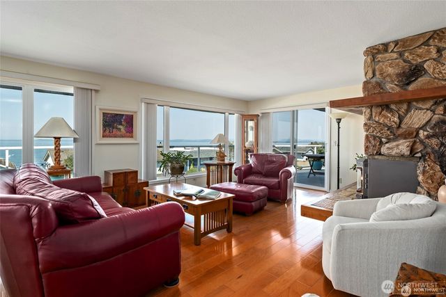 1505 West Beach Road, Oak Harbor, WA 98277