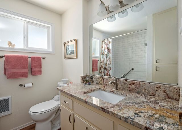 1505 West Beach Road, Oak Harbor, WA 98277