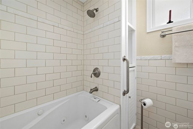 1505 West Beach Road, Oak Harbor, WA 98277