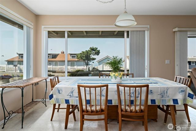 1505 West Beach Road, Oak Harbor, WA 98277