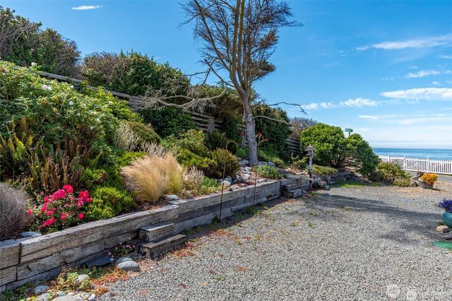 1505 West Beach Road, Oak Harbor, WA 98277