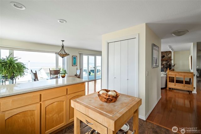 1505 West Beach Road, Oak Harbor, WA 98277