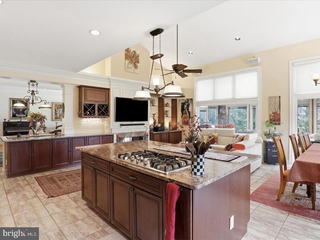 1465 MAYHURST BLVD, Mclean, VA 22102