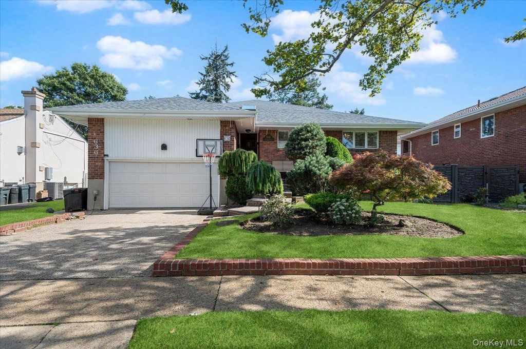 636 Diane Place, North Woodmere, NY 11581 — exterior
