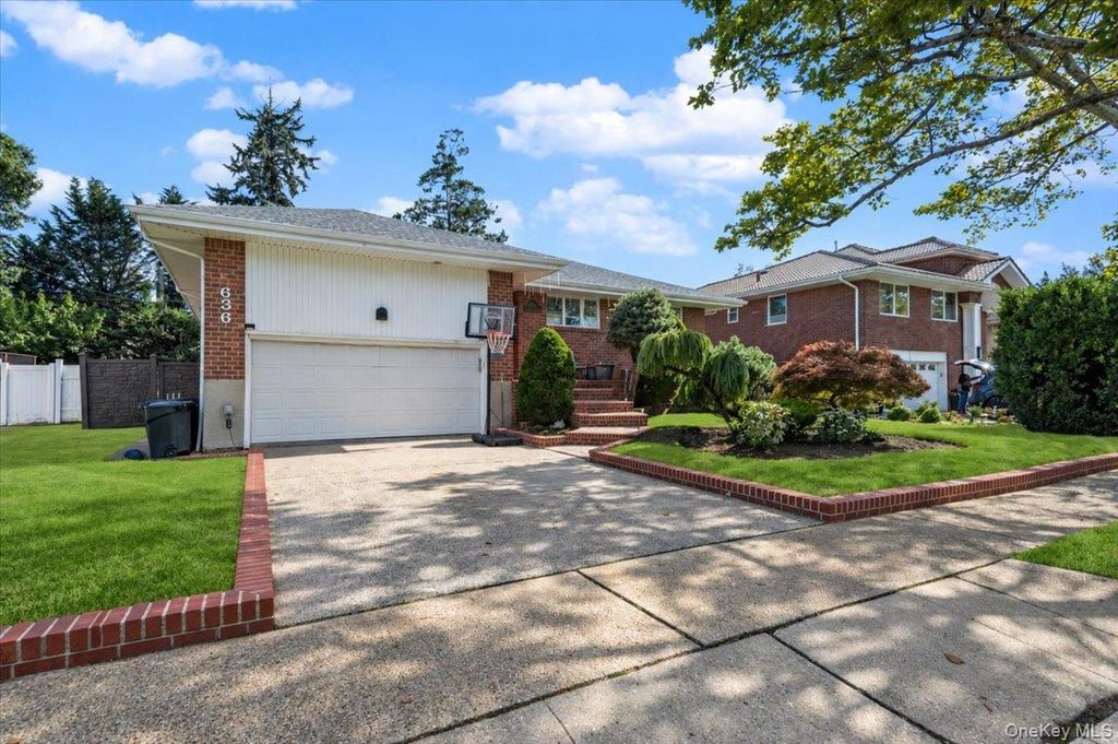 636 Diane Place, North Woodmere, NY 11581 — photo 2