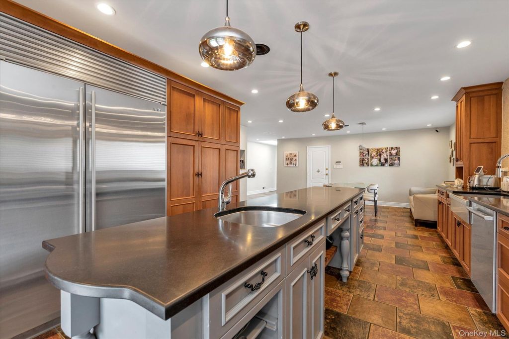 636 Diane Place, North Woodmere, NY 11581 — photo 5