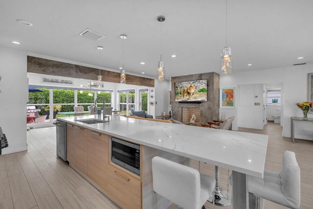 2212 NE 32nd Avenue, Fort Lauderdale, FL 33305