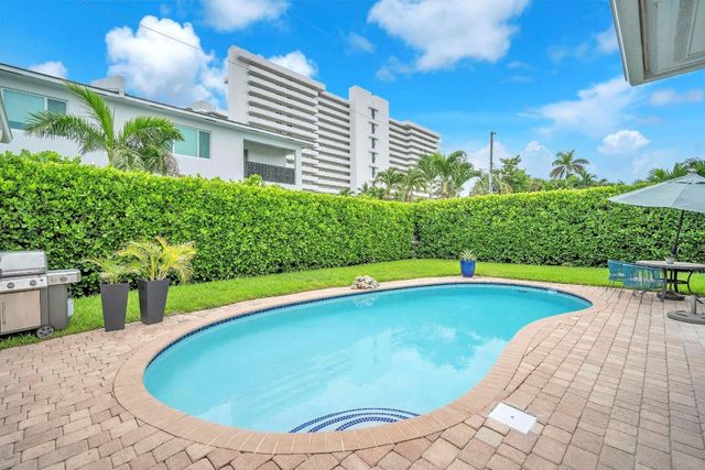 2212 NE 32nd Avenue, Fort Lauderdale, FL 33305