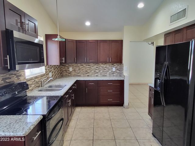 7410 W CHOLLA Street, Peoria, AZ 85345