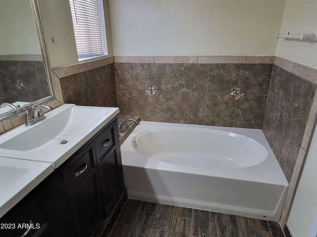 7410 W CHOLLA Street, Peoria, AZ 85345