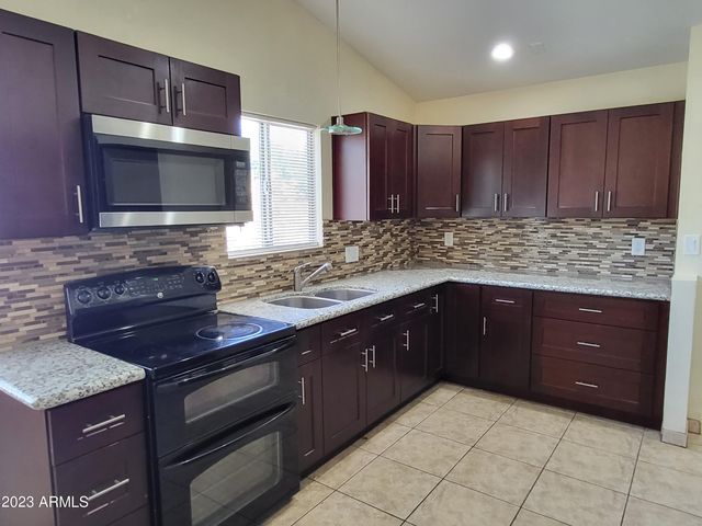 7410 W CHOLLA Street, Peoria, AZ 85345