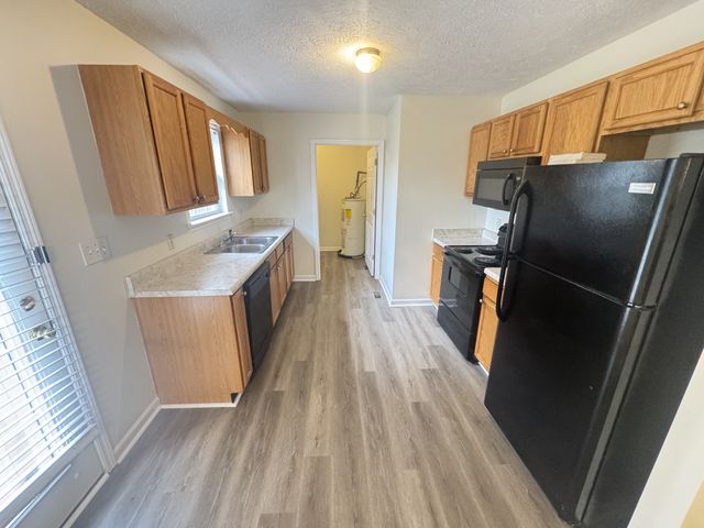 1720 Westerwald Dr, Murfreesboro, TN 37127