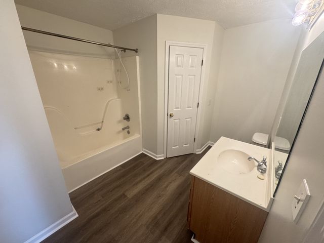 1720 Westerwald Dr, Murfreesboro, TN 37127