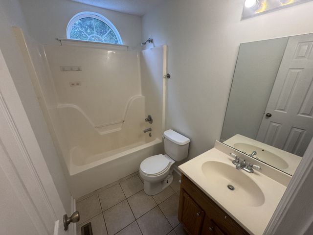 1720 Westerwald Dr, Murfreesboro, TN 37127