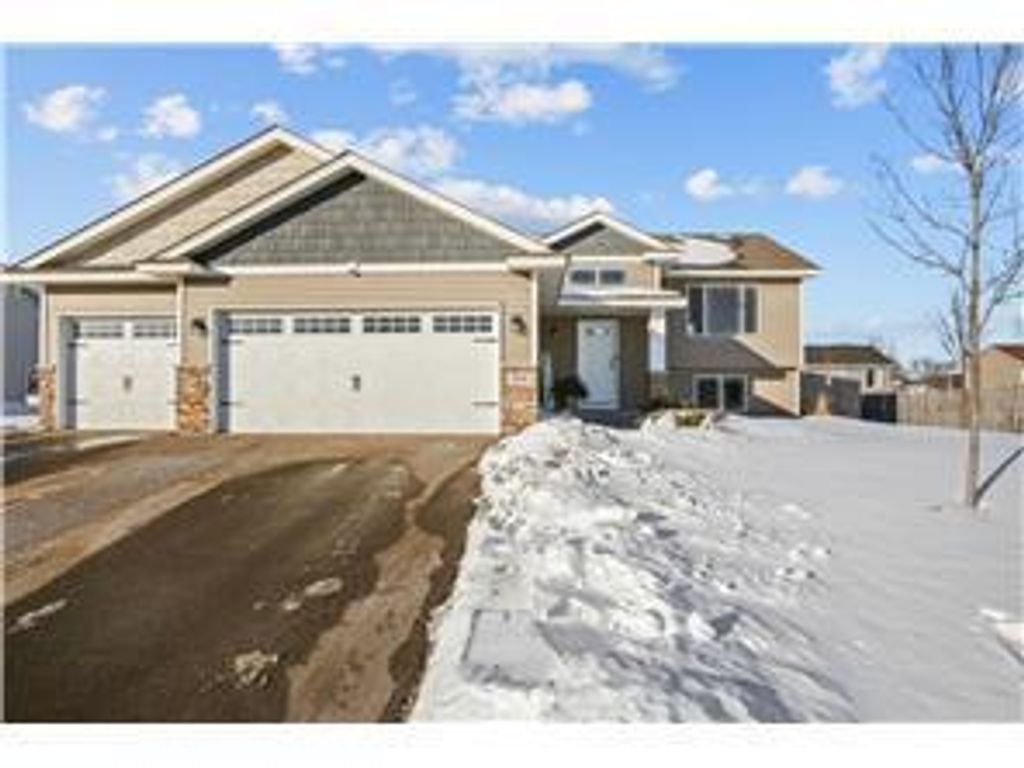 704 Fir Street SW, Isanti, MN 55040