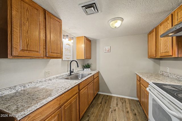 7775 W GLENN Drive, Glendale, AZ 85303