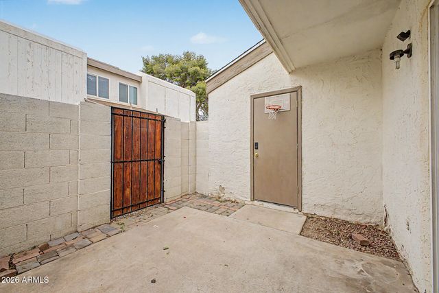 7775 W GLENN Drive, Glendale, AZ 85303