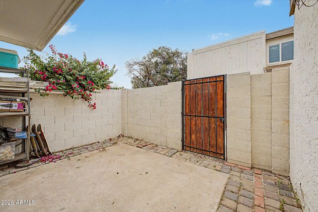 7775 W GLENN Drive, Glendale, AZ 85303