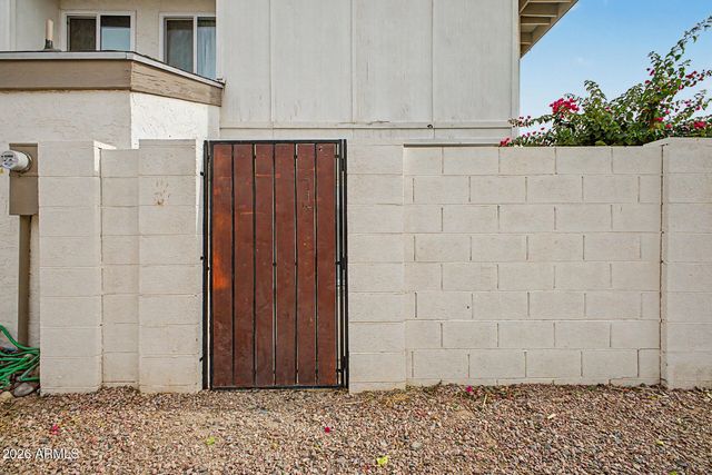7775 W GLENN Drive, Glendale, AZ 85303