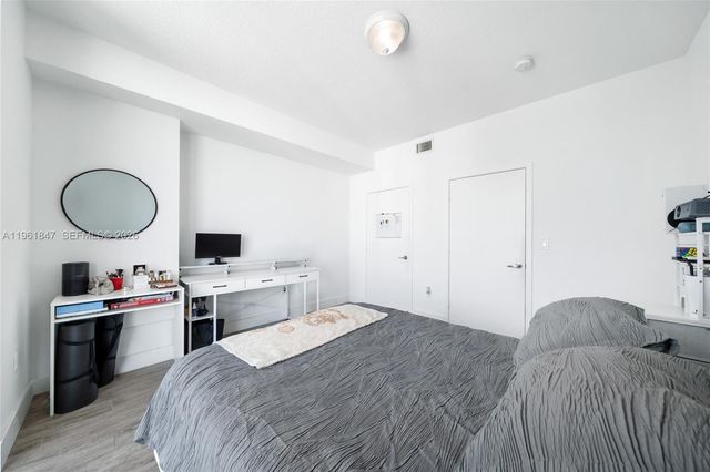 1111 SW 1st Ave 3422-N, Miami, FL 33130