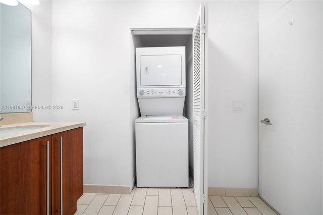 1111 SW 1st Ave 3422-N, Miami, FL 33130