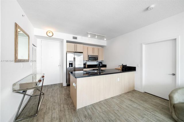 1111 SW 1st Ave 3422-N, Miami, FL 33130