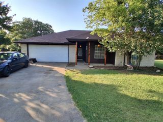 625 Linda Court, Joshua, TX 76058