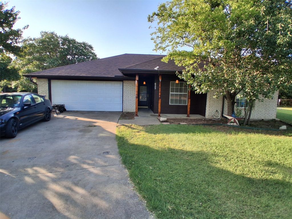 625 Linda Court, Joshua, TX 76058