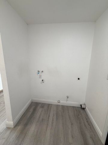 389 S Cornell Street, Porterville, CA 93257