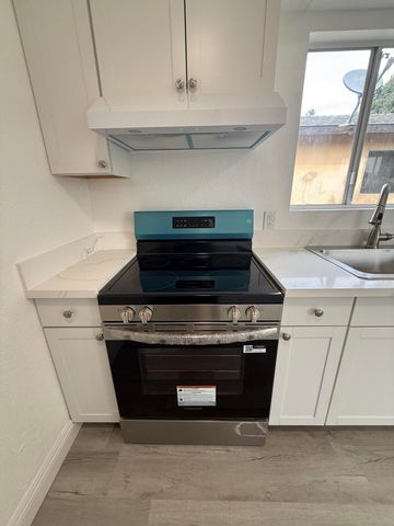 389 S Cornell Street, Porterville, CA 93257