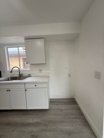 389 S Cornell Street, Porterville, CA 93257