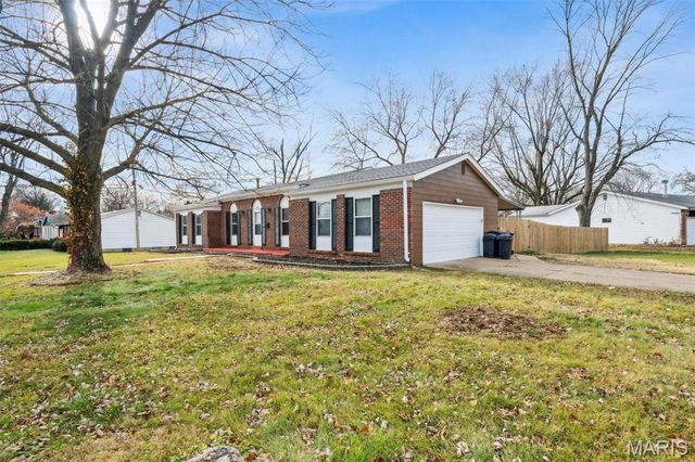 2365 Thunderbird Avenue, Florissant, MO 63033