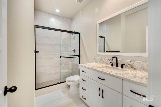 5771 W Daphne Dr, Meridian, ID 83646