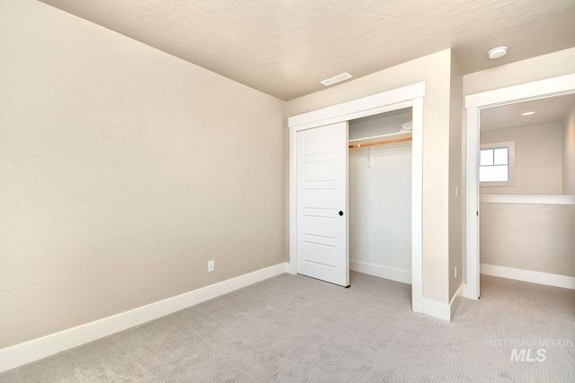 5771 W Daphne Dr, Meridian, ID 83646