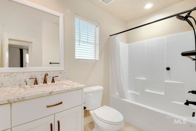 5771 W Daphne Dr, Meridian, ID 83646