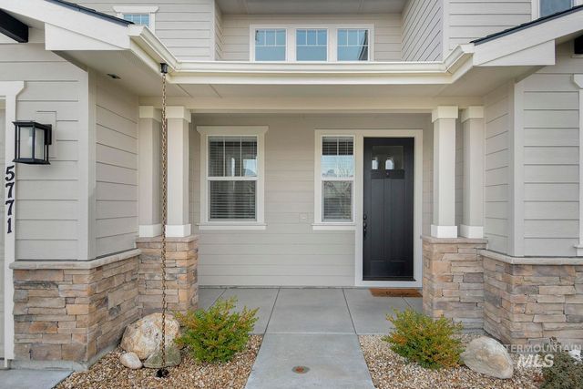 5771 W Daphne Dr, Meridian, ID 83646