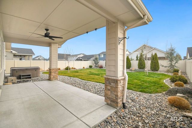 5771 W Daphne Dr, Meridian, ID 83646