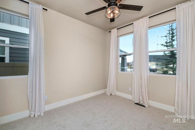 5771 W Daphne Dr, Meridian, ID 83646