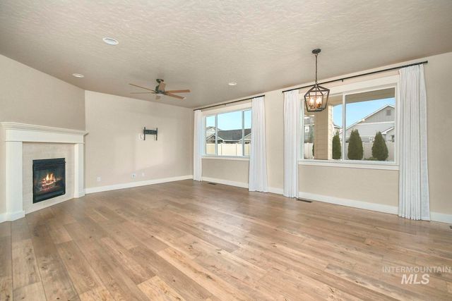 5771 W Daphne Dr, Meridian, ID 83646