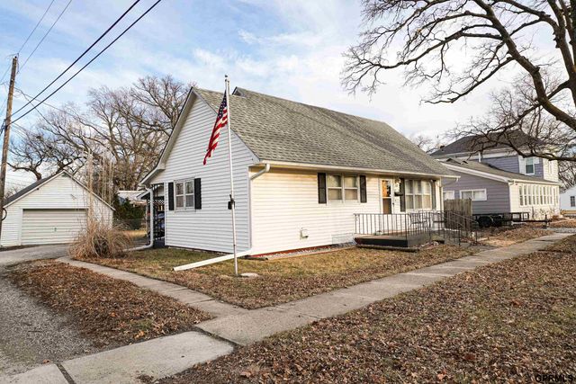 312 S 11 Street, Wymore, NE 68466