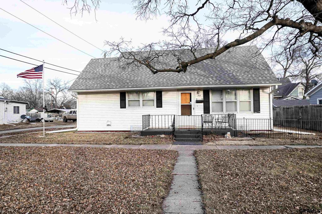 312 S 11 Street, Wymore, NE 68466
