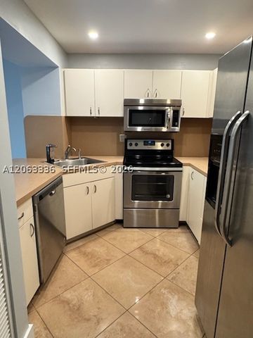 10005 SW 77th Ct, Miami, FL 33156