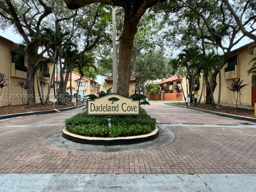 10005 SW 77th Ct, Miami, FL 33156