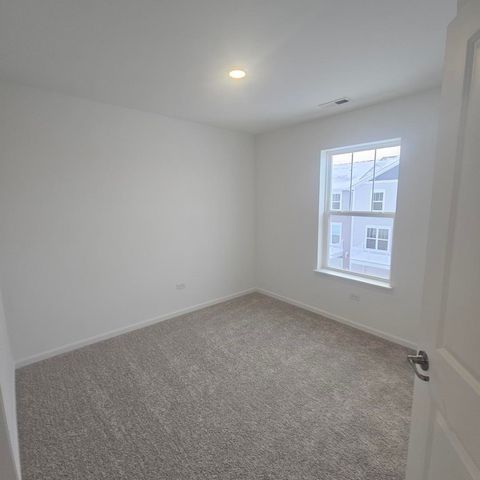 233 Settlers Place, West Dundee, IL 60118